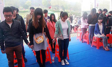 Nữ sinh Trung Quốc tự tổ chức tang lễ cho mình để... tận hưởng cảm giác 2