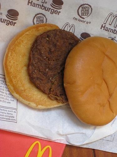 Chiếc bánh hamburger 14 năm không mốc, trông như mới "ra lò" 3