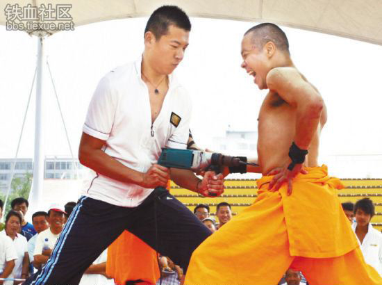 Những màn "tuyệt đỉnh kungfu" siêu kinh điển 4