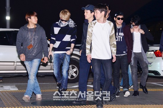 Clip: Jaejoong tự quay khoảnh khắc JYJ sang Việt Nam 17