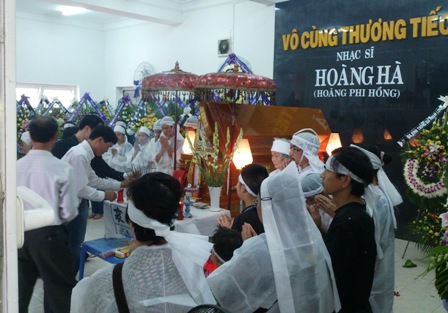 2013: 1 năm nhiều nước mắt với làng văn nghệ Việt 50