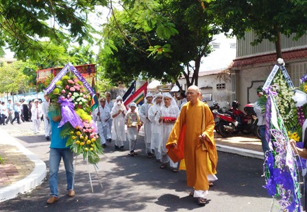 2013: 1 năm nhiều nước mắt với làng văn nghệ Việt 51