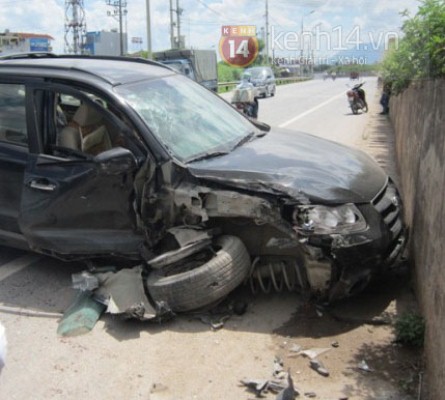 o-to-7-cho-tong-vao-taluy-duong-mot-nguoi-bi-thuong-nang