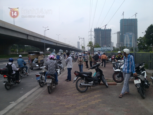Hà Nội: Va chạm giao thông, một phụ nữ bị xe khách cán chết 4