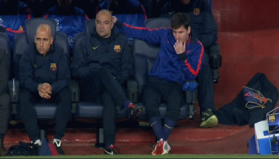 Messi “làm trò” khó hiểu khi ngồi ghế dự bị 2