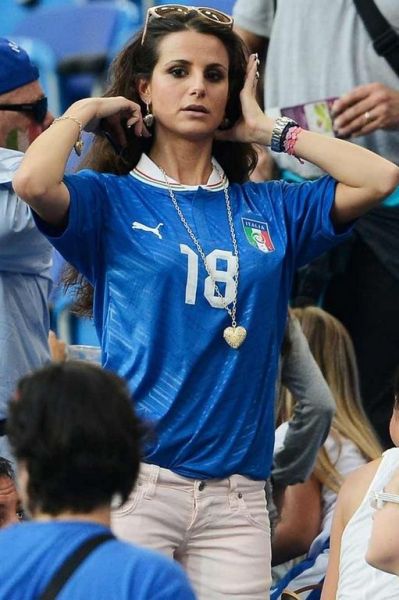 Điểm danh những nàng WAGS nóng bỏng của tuyển Ý 7