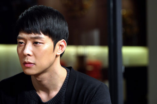 Park Yoo Chun giỏi ôm đàn ông hơn phụ nữ 9