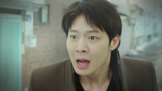 Han Jung Woo (Park Yoo Chun) bị bố bạt tai 4