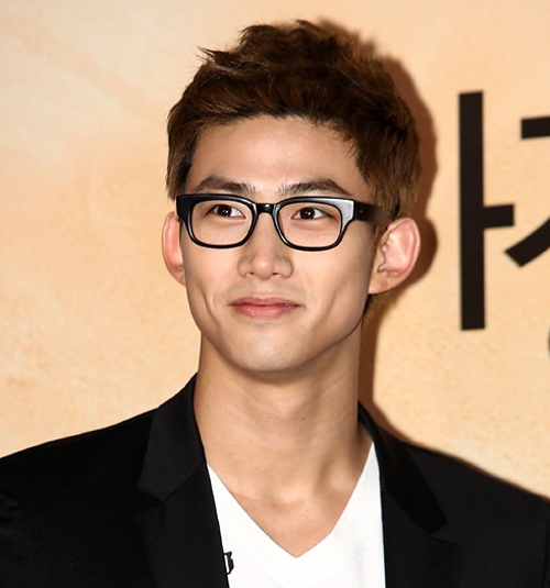 Joo Ji Hoon "phá đám" tình yêu của Taec Yeon (2PM) 2