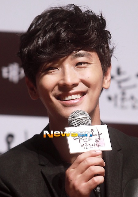 Joo Ji Hoon "phá đám" tình yêu của Taec Yeon (2PM) 1