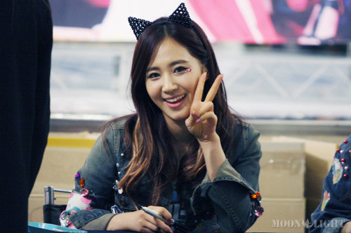 Yuri (SNSD) chuyển nghề làm vận động viên bơi lội 6