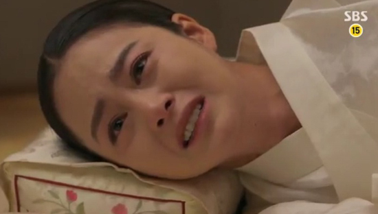 Jang Ok Jung (Kim Tae Hee) bị sẩy thai 8
