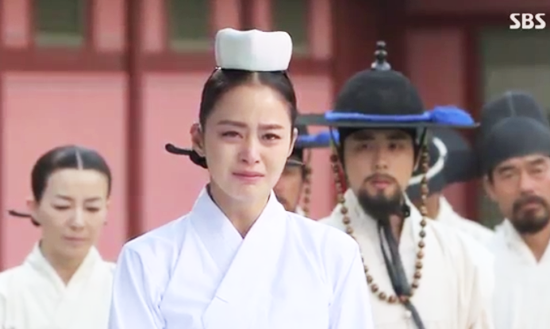 Jang Ok Jung (Kim Tae Hee) ra đi trong vòng tay nhà vua 2