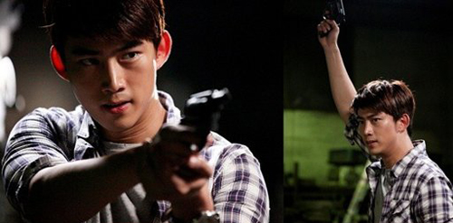 Taecyeon (2PM) đọ tài bắn súng cùng "tình địch" 1