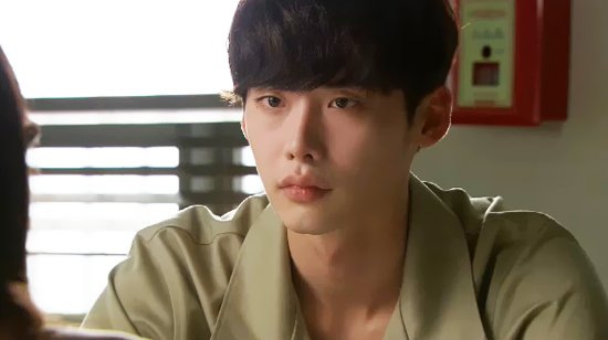 Soo Ha (Lee Jong Suk) bị bắt vì tội mưu sát 5