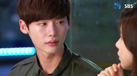 Park Soo Ha (Lee Jong Suk) "mi" lên má người yêu 9