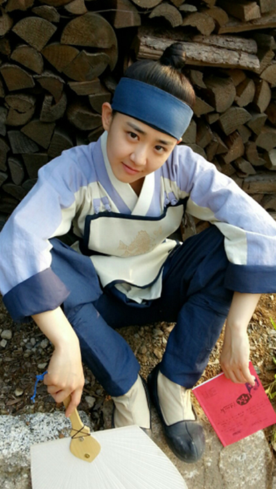 "Nữ thần lửa" Moon Geun Young khoe sắc bên hoa 3