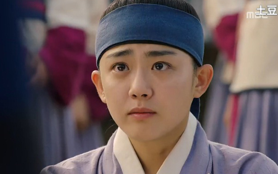 "Nữ thần lửa" Moon Geun Young suýt bị lột đồ 6