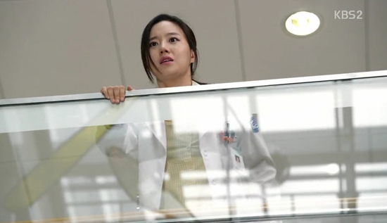 “Bác sĩ thiên thần” Moon Chae Won rơi nước mắt 5