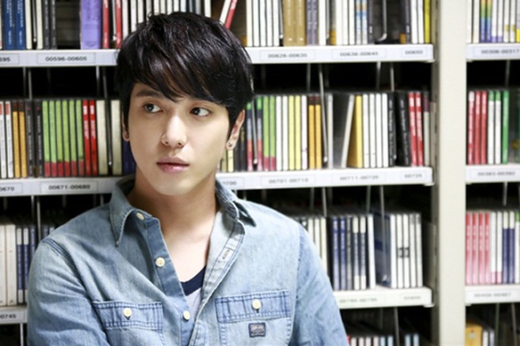 Jung Yong Hwa "hớp hồn" fan nữ bằng vẻ trầm ngâm 1