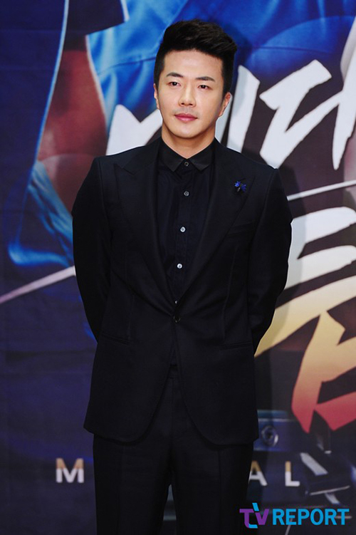 Minho (SHINee) không để tâm chuyện bị đồng môn chê diễn dở 5