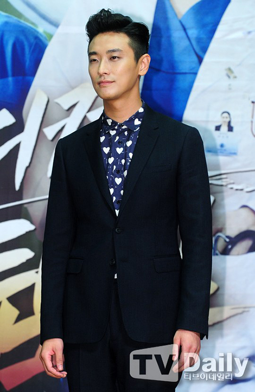 Minho (SHINee) không để tâm chuyện bị đồng môn chê diễn dở 7