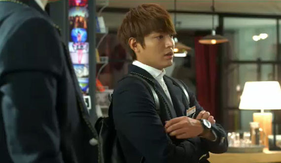 Kim Tan (Lee Min Ho) âm mưu hôn tay người đẹp 7