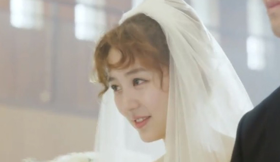 Yoon Eun Hye hớn hở làm cô dâu tóc xù 1