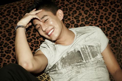 Yoo Ah In xông pha “Trận chiến trăm năm” 4