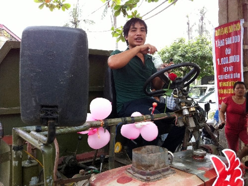 Lễ rước dâu bằng dàn "siêu xe"... công nông ở Hà Nội 3