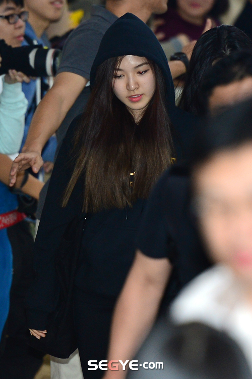 Taeyeon và Seohyun (SNSD) hớn hở tại sân bay giữa bão scandal  29