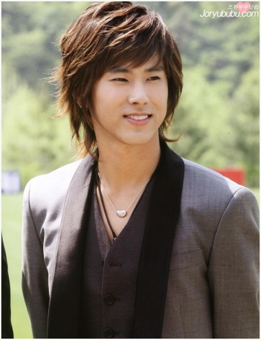 Rộ tin hẹn hò của Yunho (DBSK) và bạn diễn xinh đẹp 1