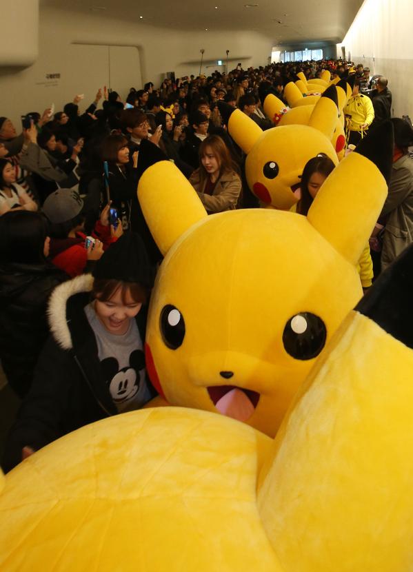 Hàng chục Pikachu khổng lồ xuất hiện khiến giới trẻ Hàn Quốc "phát cuồng" 1