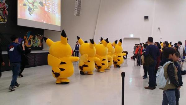 Hàng chục Pikachu khổng lồ xuất hiện khiến giới trẻ Hàn Quốc "phát cuồng" 5