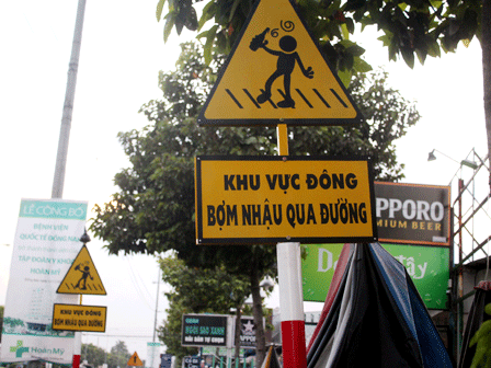 Đồng Nai có biển báo lạ: "Khu vực đông bợm nhậu qua đường" 1