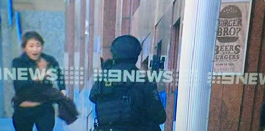 Các con tin trong vụ bắt cóc ở Sydney "hoàn toàn kiệt sức" 24