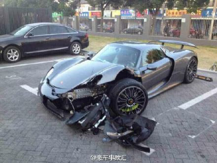 Mượn xe của bạn, nữ tài xế lái Porsche 918 Spyder 50 tỷ đồng đâm vào gốc cây  2