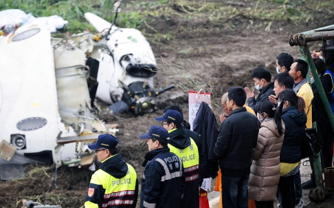 Người sống sót sau tai nạn máy bay: "Cảnh tượng đẫm máu như trong phim" 1