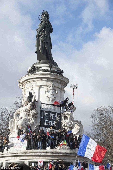 Một triệu người tham gia diễu hành tưởng nhớ các nạn nhân vụ xả súng Paris 4