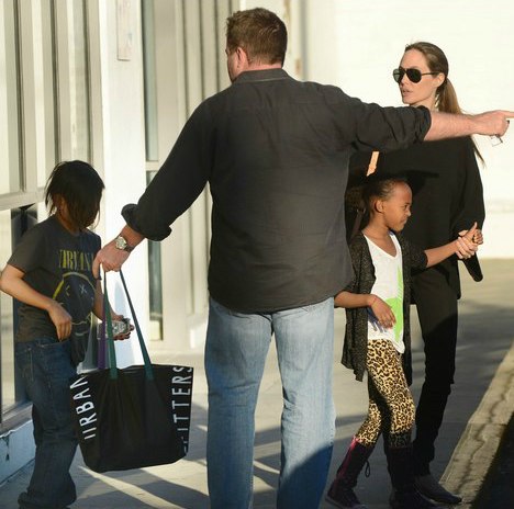 Pax Thiên sơn móng tay đi shopping với Angelina Jolie 6