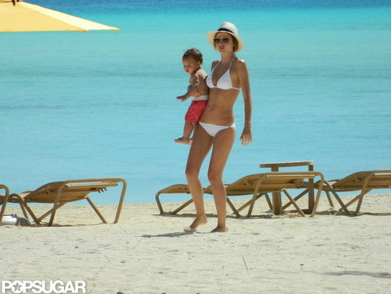 Loạt ảnh bikini đẹp nhất của Miranda Kerr 6 năm qua 18