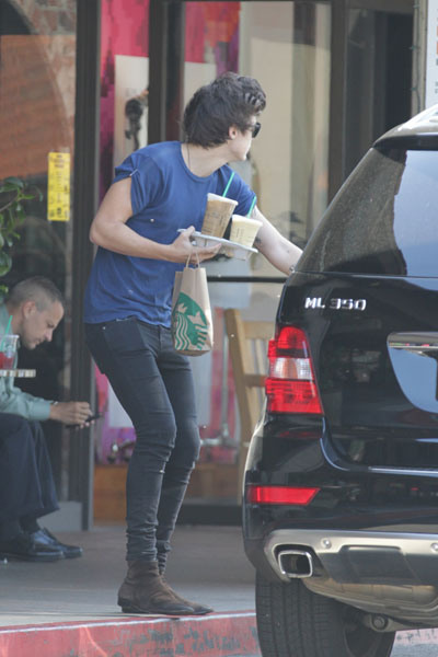 Harry Styles hẹn h&ograve; bạn g&aacute;i lớn hơn 14 tuổi 5