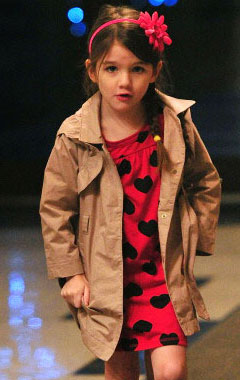 Qu&aacute; tr&igrave;nh trưởng th&agrave;nh của Suri Cruise 11