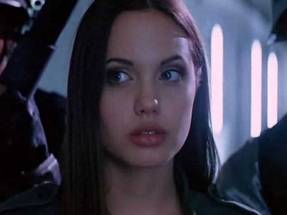 Bức vẽ Angelina Jolie sau cắt ngực gây chú ý 5