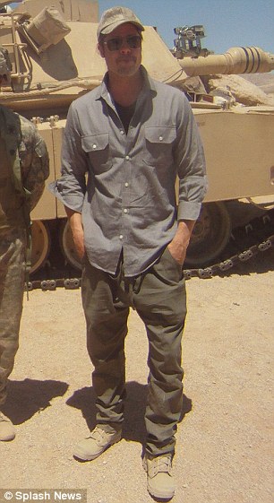Brad Pitt đến tận doanh trại học lái xe tăng 2