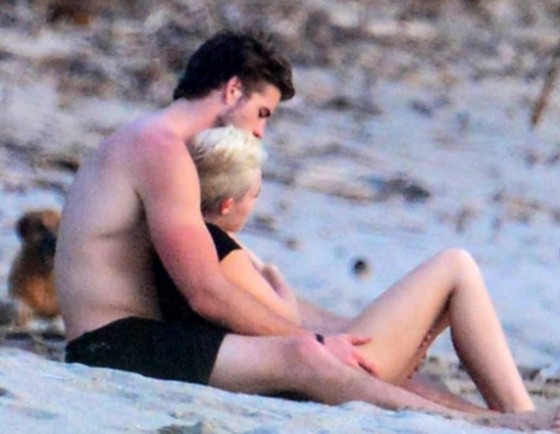 Những khoảnh khắc lãng mạn "đáng ghen tị" của Miley và Liam 24