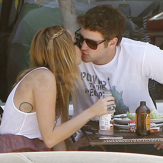 Những khoảnh khắc lãng mạn "đáng ghen tị" của Miley và Liam 14