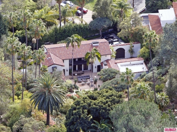 Robert Pattinson bán biệt thự từng sống cùng Kristen với giá 135 tỷ  13