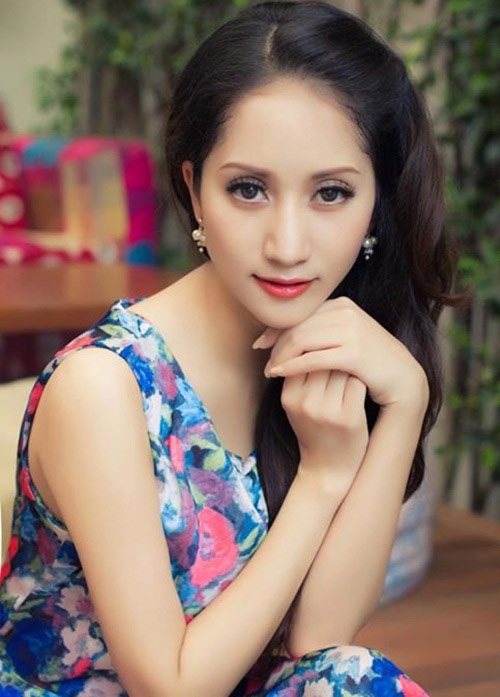 Những c&ocirc; gi&aacute;o trẻ "t&agrave;i sắc vẹn to&agrave;n" của showbiz Việt 19