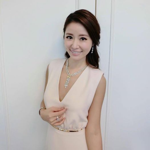 Ngọc Trinh lộ đôi chân mảnh mai, Hồ Ngọc Hà lấp lửng chuyện chia tay 8